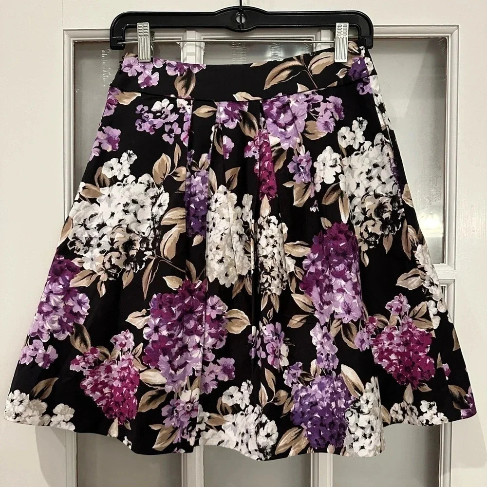White House Black Market | Hydrangea Floral Purple & Black Full Skirt Size 0 - Picture 2 of 8
